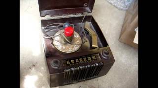 1949 Emerson model 635 AM radio45 rpm record player smashed in shipment [upl. by Eseryt113]