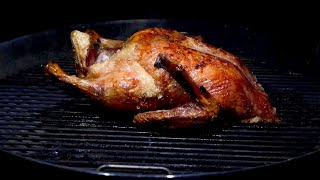 Canard entier juteux grillé au barbecue Weber  Avec charbon et thermomètre cuisine  Recette  324 [upl. by Treborsemaj711]