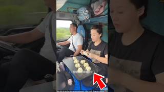 ये लड़की truck के अंदर खाना बनाती है  truck cooking  shortsvideo [upl. by Mitchiner]