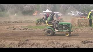 course de tracteur tondeuse [upl. by Ahseya]