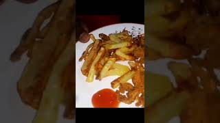 වැස්ස වෙලාවට නියමයි 👌🍱😘 food happy rain frenchfries leisureLink92 [upl. by Akit]