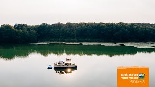 Urlaub auf dem Hausboot in der Mecklenburgischen Seenplatte [upl. by Blackington]