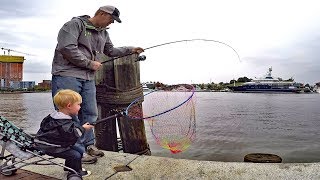 Bank fishing for catfish with worms Catfishing tips catfish bait rigs and how to find catfish [upl. by Hope]