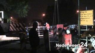 Plaatsen twee delen Brug 15 Nederweert [upl. by Manuela]