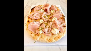 SCHIACCIATA con MORTADELLA e PISTACCHIOlabbinamento dei sogni✨ Shorts [upl. by Wilonah168]