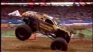 Monster Jam  Houston 2008  Maximum Destruction vs Grave Diggger Monster Truck [upl. by Suoicul]