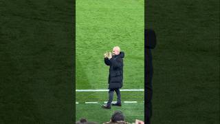 🏴󠁧󠁢󠁥󠁮󠁧󠁿 La reaccion de pepguardiola al canto de los hinchas del liverpool [upl. by Eibur]