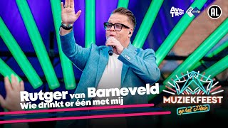 Rutger van Barneveld  Wie drinkt er één met mij LIVE • Muziekfeest op het Plein 2024  Sterren NL [upl. by Levi]