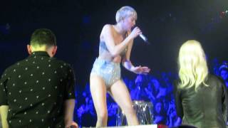 It Aint Me Babe  Miley Cyrus  Chicago  3714 [upl. by Nylrac344]