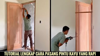 Cara pasang pintu kayu pada kusen rumah [upl. by Atteloj]