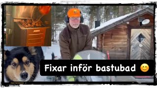 Vedeldad bastu fixar inför bastubad [upl. by Eselehs]