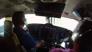 LANDING BEECHCRAFT KING AIR 200 GT COCKPIT VIEW [upl. by Adian]