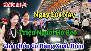 Chiều 299 Ngay Lúc Này Triệu Người Hò Reo Chào Đón Ceo Phương Hằng Xuất Hiện [upl. by Kele]