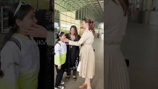 The Way Kiara Advani Greeted Her LITTLE Fan 🥺❤️  shorts bollywood trending ytshorts [upl. by Oflunra]