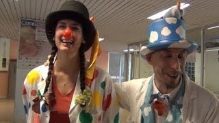 Clown in corsia quando in ospedale mi scappa da ridere [upl. by Christy]