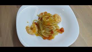 Si te bejme makarona me karkaleca dhe domateHow to make Linguine with shrimps and tomatoes [upl. by Ynnatirb]