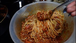 HOW TO MAKE BLACK PEOPLE SPAGHETTI basic recipe [upl. by Ennasor849]