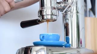 Bottomless Portafilter Extraction  La Pavoni Europiccola [upl. by Keriann]