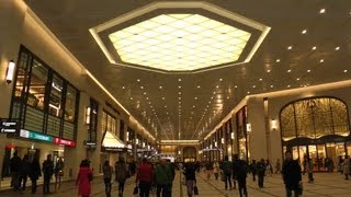 大阪・阪急百貨店前の新コンコースを歩きます New Concourse of Hankyu Department [upl. by Aldos]