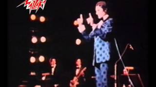 Abd El Halim Hafez  Fatet Gambena  عبد الحليم حافظ  فاتت جنبنا  حفلة [upl. by Akina686]