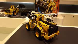 Spielwarenmesse 2014 LEGO® Technic Volvo Buldozer 42030 [upl. by Ellenor472]