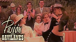 Pasion de Gavilanes  Rosario canta en la fiesta de boda de Gabriela y Fernando  Reggae Cumbia [upl. by Hochman273]