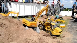 AWESOME  RC CATERPILLAR 963b LOADING DUMP TRUCK 8x8  THR RC CONSTRUCTION SITE [upl. by Pohsib]