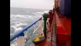 Video Ombak Di Laut Jawa 5 Meter [upl. by Yreffeg]