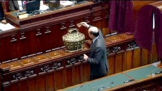 Fumate nere nel primo giorno del Parlamento sulle presidenze si rivota [upl. by Seiuqram]