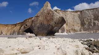 Normandie  Steilküste  Bunker stürzt 30m tief und macht Explosionsauswirkung sichtbar [upl. by Mirna529]