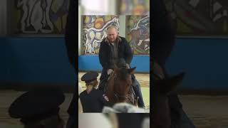 putin lider presidente rusia Vladimir Putin ride a horse [upl. by Llednav]