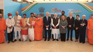 PM Modi meets Indologists Sanskritists ISKCON and Italian Hindu Union members Sikhs in Rome [upl. by Barri]