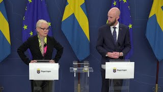 Pressträff för att presentera nya broschyren Om krisen eller kriget kommer [upl. by Ayatnohs]