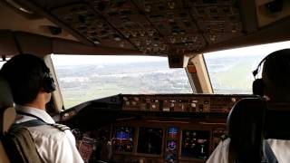 Landing at Heathrow seen from the cockpit [upl. by Marinelli]