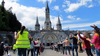 Flash Mob Lourdes Sixièmes 2018  Le ciel est mon pays [upl. by Nuawad235]