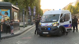 Un policier grièvement blessé au couteau à Paris son agresseur tué  AFP [upl. by Genia]