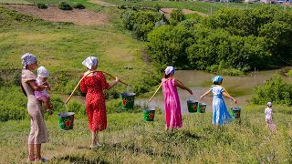 🇷🇺How a large and friendly family meets in a parental home in a village [upl. by Ofilia]