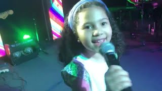 Redimi2  Asina Nona feat Samantha Concierto en Vivo [upl. by Kovacs]