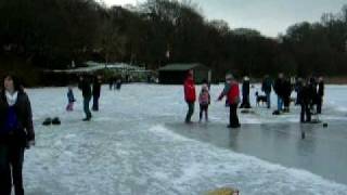 CURLING ON LOCH LOSKIN THE LOCHAN DUNOON ARGYLL SCOTLAND 912010 [upl. by Aynotel]