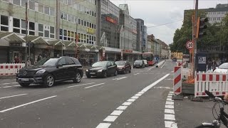 Autos dürfen seit Dienstag um 15 Uhr wieder den Neumarkt befahren [upl. by Joli]