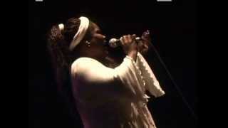 SHEMEKIA COPELAND Beat Up Old Guitar 2004 LiVe [upl. by Claudell]