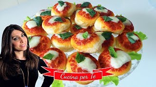 Pizzette fatte in casa da buffet  Ricette Veloci [upl. by Card]