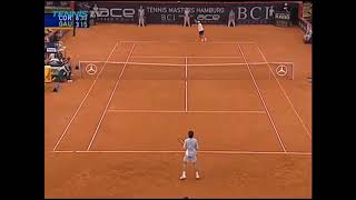 Terrible drop shot de Gaudio ante Coria  Hamburgo 2003 SF [upl. by Marvella727]