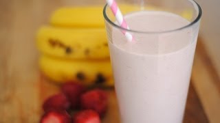 BATIDO DE PROTEÍNA CON FRESA Y BANANO  Cómo Hacer Un Batido de Proteína  SyS [upl. by Nnylirret]