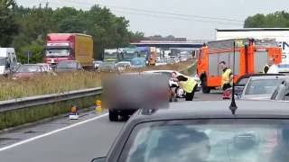 Autobahn1 Problematische Einsatzfahrt der Feuerwehr  Rettungsgasse  autobahnnothelfer 180810 [upl. by Casia709]