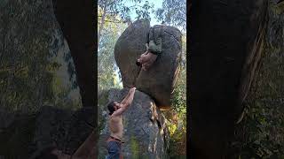 Cudecán 🐕 FA Escalada en Celas Culleredo bouldering galicia escalada crackclimbing [upl. by Ynattib]