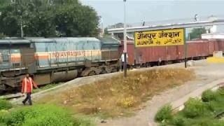 HD Video Suhaildev Express Via Allahabad arriving at Jaunpur Junction Railway Station [upl. by Anitsuga]