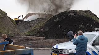 EOD brengt explosieven tot ontploffing hoor en voelbaar in De Ronde Venen  0297nl [upl. by Eskil]