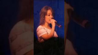 Alizée Jacotey Interpretando el tema Lui ou Toi Cantante y Bailarina francesa musica [upl. by Assiluj]