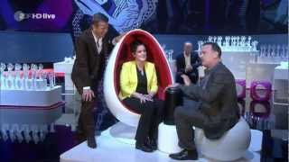 Wetten dass  NagellackWette Nail polish bet  Tom Hanks Halle Berry [upl. by Lehteb]